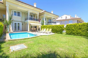 Çalış'ta Denize Sıfır 8 Kişilik Villa Pearl 8